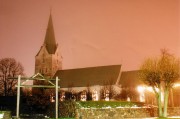 Dobeles luterāņu baznīca naktī