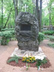 G. Merķeļa kapa akmens