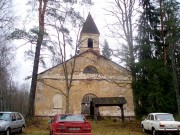 Mazzalves luterāņu baznīca rudenī
