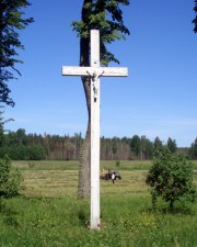 Krucifikss pie Līvbērzes katoļu baznīcas