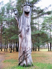 Meža parka koka skulptūras