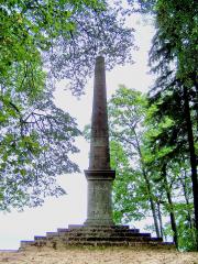 Granīta obelisks Fītinghofam