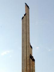 Uzvaras pieminekļa obelisks